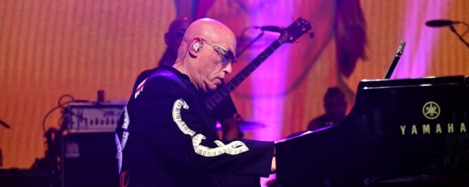 Getty_MikeGarson2000_121525.jpg