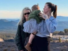 Kim Basinger juntou-se à filha Ireland e à neta Holland na viagem