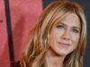Jennifer Aniston não consegue viver sem esse batom rosa na Amazon