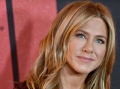 Jennifer Aniston não consegue viver sem esse batom rosa na Amazon