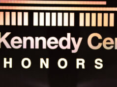 Presidente do Kennedy Center busca US$ 1 milhão após cancelar apresentação de Natal