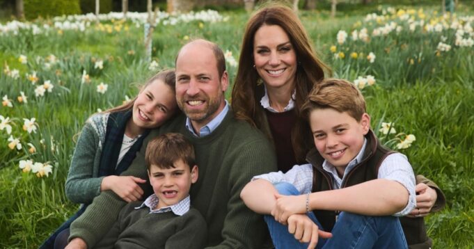 Kate-Middleton-and-Prince-William-Christmas-2025-Holiday-Card.jpg