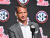 Ole Miss fã boo Lane Kiffin depois que ele decidiu deixar o time para treinar LSU