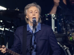 Paul McCartney presta homenagem a Hofner com o fechamento da icônica fabricante de baixos