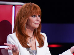 Reba McEntire fica emocionada ao discutir a trágica morte de Rob Reiner