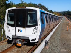 Trens BART desativados atrasaram temporariamente o serviço no sábado