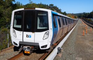 Trens BART desativados atrasaram temporariamente o serviço no sábado