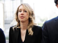 Holmes é um mentiroso, enganador e trapaceiro. Então, por que Trump não o perdoa?