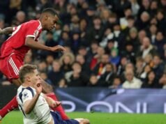 Premier League: Isak e Ekitike Net enquanto Liverpool derrota Nine-Man Spurs | Notícias de futebol