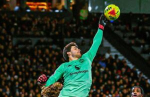 ‘Há calma lá atrás’! Lendário goleiro do United elogia Senne Lammens após vitória do Newcastle | Notícias de futebol