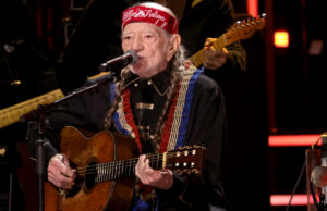 Neste dia de 1975, Willie Nelson gravou seu primeiro single número 1 – uma canção que se tornou popular pelo musical Hero de Hank Williams.