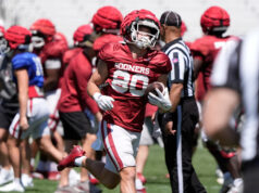 Wide receiver OU definido para entrar no portal de transferência da NCAA