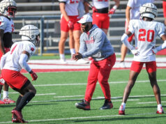 Pat Fitzgerald está contratando o ex-técnico de Wisconsin para o cargo de assistente