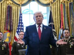 Trump assina ordem executiva rotulando o fentanil como ‘arma de destruição em massa’ | Notícias de Donald Trump