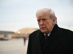 Trump diz que EUA lançam ataques em grande escala contra o EIIL na Síria | Notícias de Donald Trump