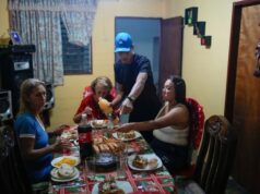 Fotos: Um Natal em família venezuelana – do sonho dos EUA à pobreza | Notícias de Donald Trump