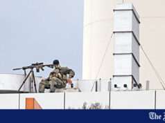 Bombas caseiras foram lançadas, mas não explodiram