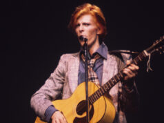 3 riffs de guitarra matadores da discografia de David Bowie