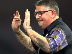 Anderson venceu Van Gerwen e chegou às quartas de final