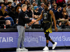 Steve Kerr e Draymond Green pedem desculpas pelo jogo no meio da quadra, diz o técnico do Warriors; Kerr aprecia a beleza da luta da ‘dinastia em extinção’