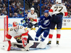 Sam Reinhart marcou duas vezes para dar aos Panthers uma vantagem de 5-2 sobre o Lightning