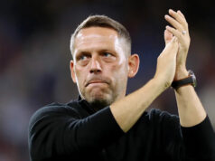 Lim Richardson frustrado no segundo tempo em Reading, em Bradford