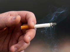 Gerente da equipe de hóquei do Paquistão é descarregado durante parada para combustível por fumar dentro de avião | Notícias esportivas