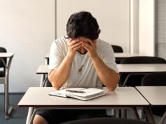 Universidades enfrentam controvérsia sobre conteúdo curricular de extrema esquerda