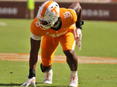 O futebol do Tennessee começa no LEO Music City Bowl