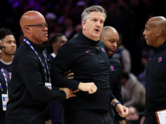 O técnico do Timberwolves, Chris Finch, foi expulso no primeiro quarto contra o Thunder