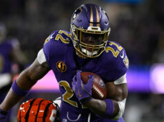 Derrick Henry está a dois touchdowns corridos de sua sétima temporada de 12 TD