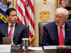 A administração Trump chamou de volta cerca de 30 embaixadores em todo o mundo