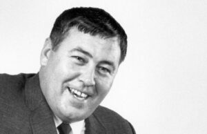 Neste dia de 2001, perdemos o músico amplamente admirado que chamava Merle Haggard de “o herói de todos”.