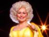 Neste dia de 1977, Dolly Parton liderou as paradas com seu single número 1 mais antigo – uma música originalmente destinada a um artista diferente que fez história.