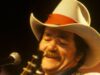 Nascido neste dia em 1939, o lendário compositor que alertou as mães de todos os lugares para não deixarem seus filhos serem cowboys