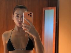 Dua Lipa usa biquíni de cintura ultra baixa em viagem com Calum Turner