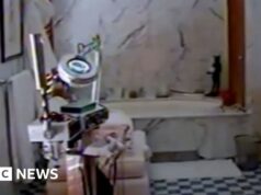 ASSISTIR: DOJ relança vídeo de 2005 mostrando a casa de Epstein na Flórida