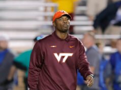 Texas A&M promoveu o técnico do WR, Holmon Wiggins, a coordenador ofensivo