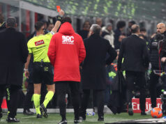 Erro duplo do árbitro confirmado após polêmica cobrança de pênalti no Milan 1-0 Lazio