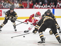 Os campeões nacionais mantêm Wisconsin sob controle pelo título do confronto direto do Quip Trip Holiday