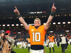 Os Broncos brilharam, garantindo uma vaga nos playoffs com uma vitória de retorno sobre os Packers