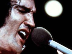 O compositor teve sorte de ver uma exibição privada de filme com Elvis Presley (e por que ele saiu de “Indignado”)