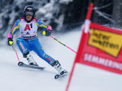 A campeã olímpica Sarah Hector lidera a Copa do Mundo GS após a 1ª corrida. Mikaela Shiffrin está em 8º lugar.