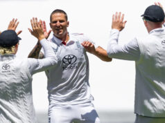 Inglaterra vence o teste de dois dias em Melbourne