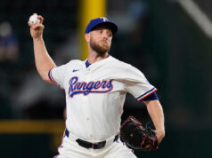 O veterano arremessador Merrill Kelly retorna ao Diamondbacks com um contrato de US $ 40 milhões por 2 anos, dizem fontes da AP