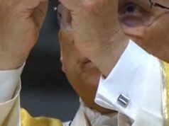 Papa Leão conduz missa de véspera de Natal na Basílica de São Pedro