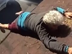 Autoridades resgatam homem pendurado em telhado na Flórida