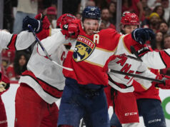 Matthew Tkachuk está treinando com os Panteras pela primeira vez nesta temporada, indicando que um retorno à ação é iminente.