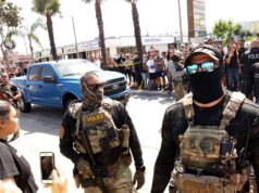 Senador da Califórnia altera proibição de máscara de oficial de imigração federal