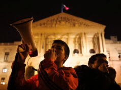 Protestos no parlamento português em dia de greve geral | Feed de notícias